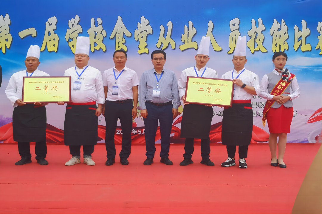 展手艺，，，，亮风范 ——雅安市第一届学校食堂从业职员手艺大赛