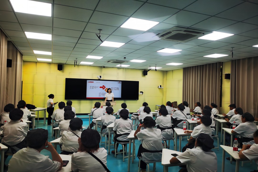 福鹿会餐饮集团开展2023年度秋季学期开学前食堂事情职员专项培训