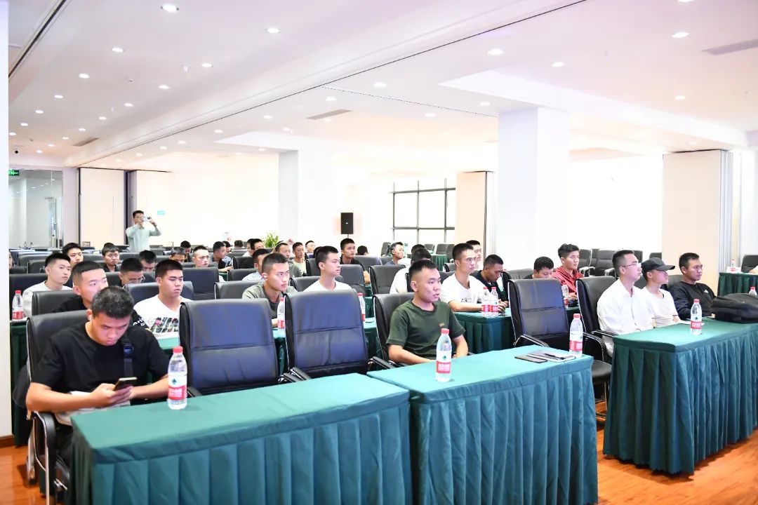 戎耀归绵不退志 职场扬帆再启航 ——福鹿会餐饮集团退役武士岗位宣讲活动
