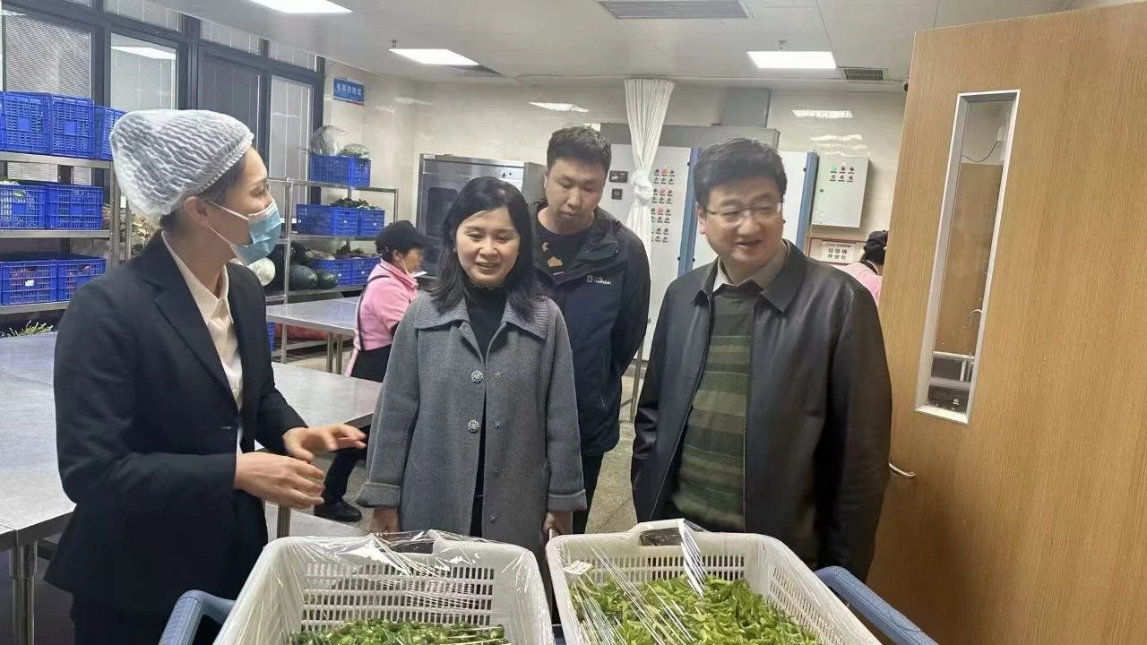 重庆儿童医院食物清静强化行动：副院长陈大鹏带队检查，，，，确保饮食清静